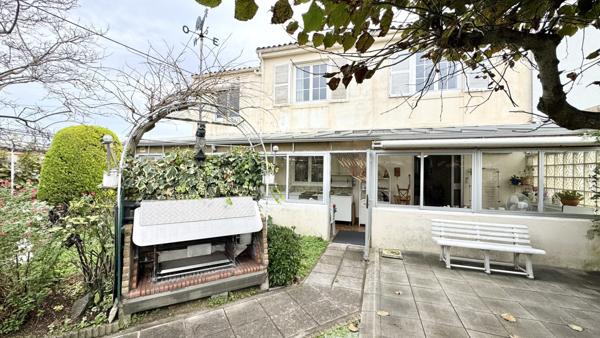 MAISON À POTENTIEL, À DEUX PAS DU CENTRE VILLE