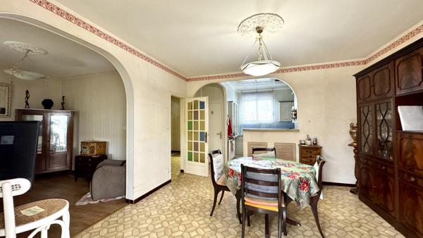 MAISON À POTENTIEL, À DEUX PAS DU CENTRE VILLE