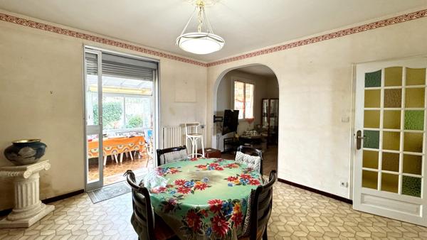 MAISON À POTENTIEL, À DEUX PAS DU CENTRE VILLE