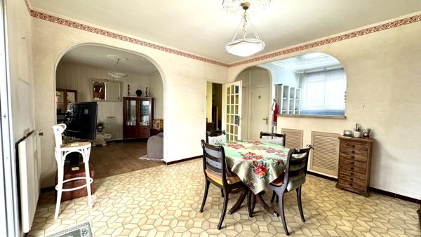 MAISON À POTENTIEL, À DEUX PAS DU CENTRE VILLE