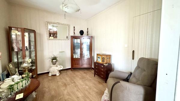 MAISON À POTENTIEL, À DEUX PAS DU CENTRE VILLE