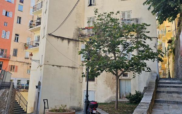 Appartement à vendre    2 pièces • 39,62 m2 Bastia