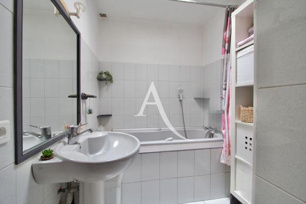 CASTELNAU-LE-LEZ - CENTRE VILLE - APPARTEMENT T4 AVEC VERANDA ET BALCON