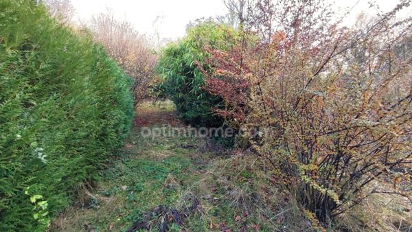 Terrain de 4 445,00 m² avec étang à MEZIERES SUR OISE (02)