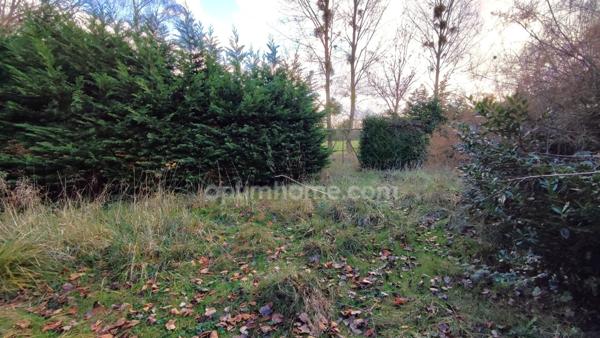 Terrain de 4 445,00 m² avec étang à MEZIERES SUR OISE (02)