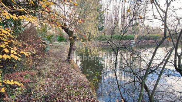 Terrain de 4 445,00 m² avec étang à MEZIERES SUR OISE (02)