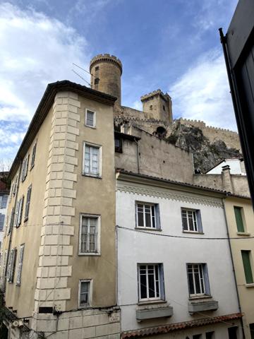 A VENDRE FOIX SUPERBE APPT T2 MEUBLÉ VUE CHATEAU