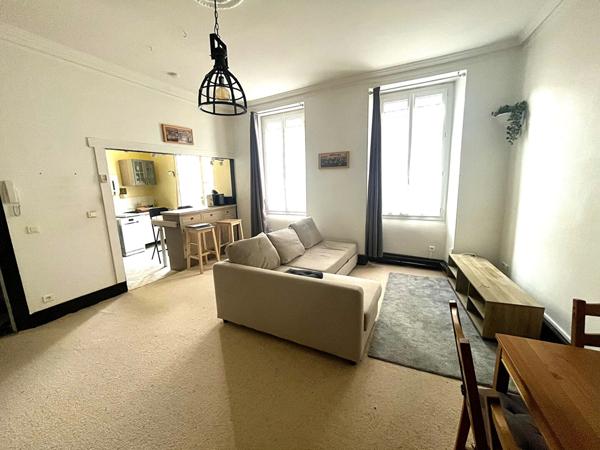 A VENDRE FOIX SUPERBE APPT T2 MEUBLÉ VUE CHATEAU