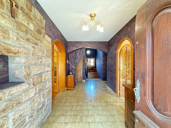 À vendre – Maison familiale lumineuse de 245 m² sur terrain clos de 1000 m², dans quartier résidentiel prisé de PONTIVY