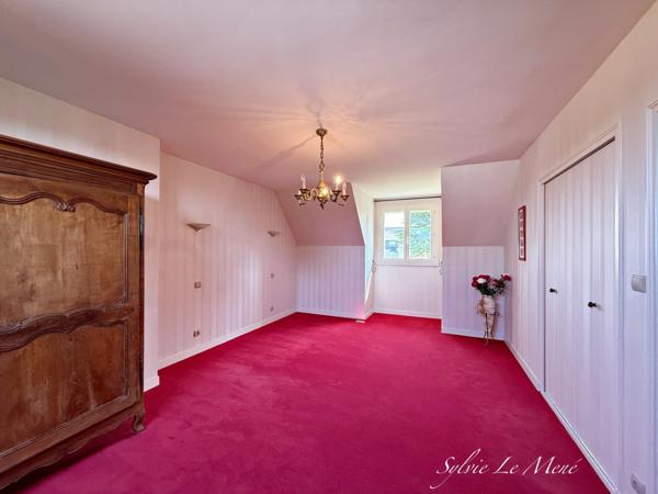 À vendre – Maison familiale lumineuse de 245 m² sur terrain clos de 1000 m², dans quartier résidentiel prisé de PONTIVY