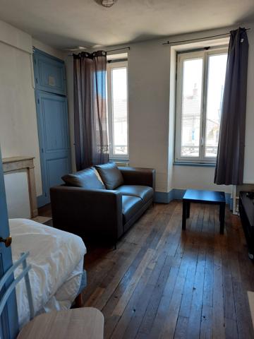 Appartement
                                                                                                                                                                                                                                                                                                                        2 pièce(s)                                                                                                                                                                                                          1 chambre(s)                                                                                                                                                                                                          36  m²