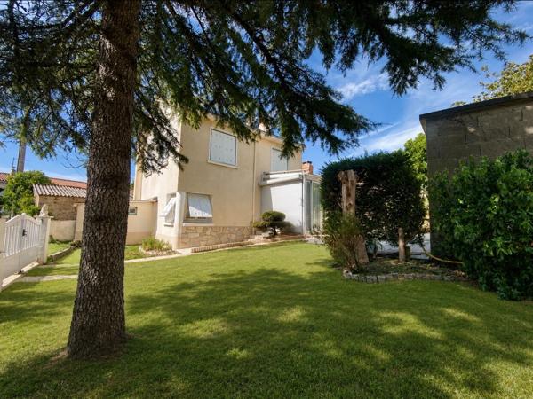 Maison 6 pièces - Fort potentiel -St Philbert de Gd lieu- Terrain clos 900 m2