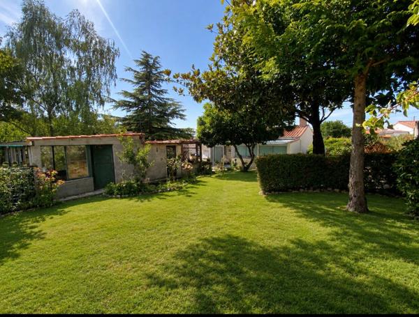 Maison 6 pièces - Fort potentiel -St Philbert de Gd lieu- Terrain clos 900 m2