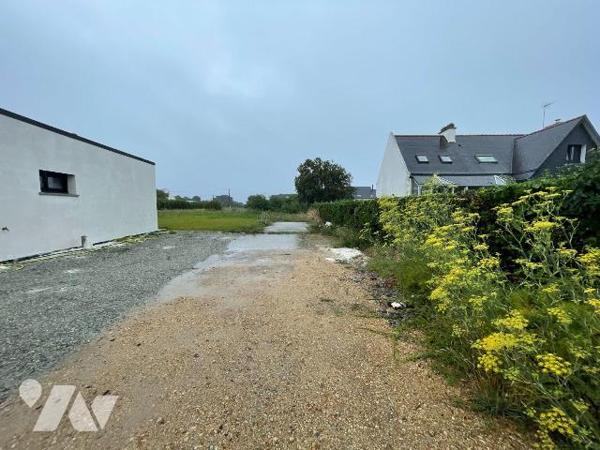A Trégunc (Finistère Sud), pointe de Trévignon: 

Terrain à bâtir d'une surface de 724m2, via...
