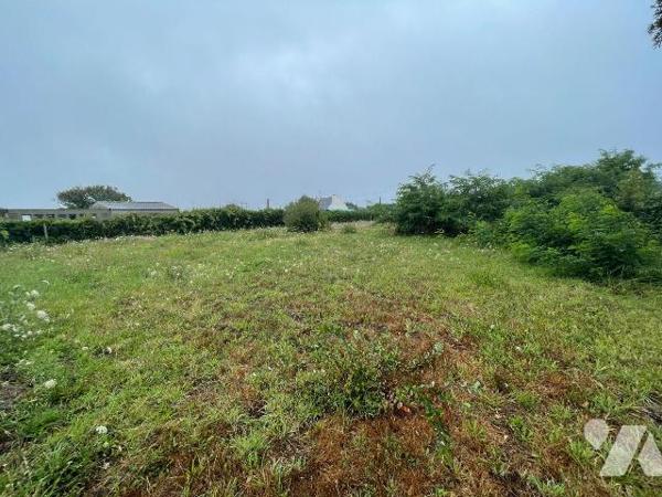 A Trégunc (Finistère Sud), pointe de Trévignon: 

Terrain à bâtir d'une surface de 724m2, via...