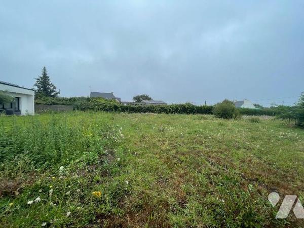 A Trégunc (Finistère Sud), pointe de Trévignon: 

Terrain à bâtir d'une surface de 724m2, via...