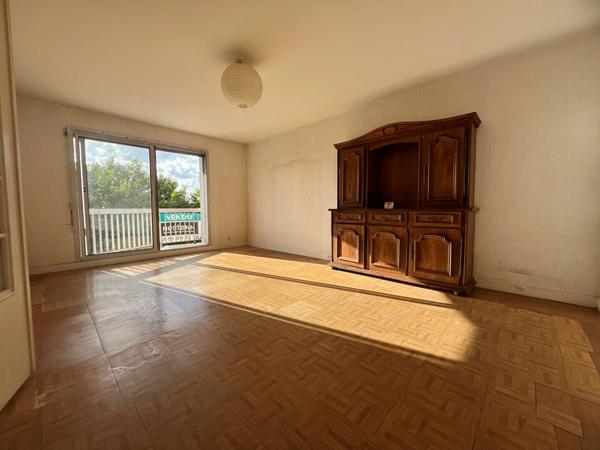 Dernier étage avec balcon et vue dégagée - 3 pièces lumineux à La Pie