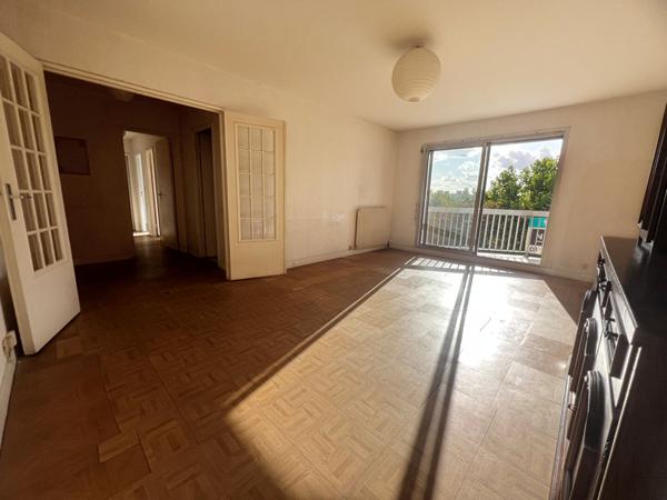 Dernier étage avec balcon et vue dégagée - 3 pièces lumineux à La Pie