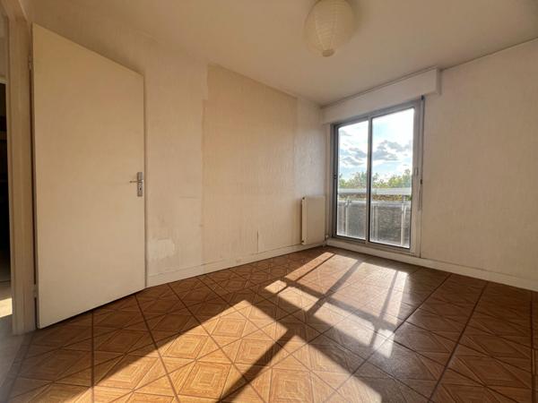 Dernier étage avec balcon et vue dégagée - 3 pièces lumineux à La Pie