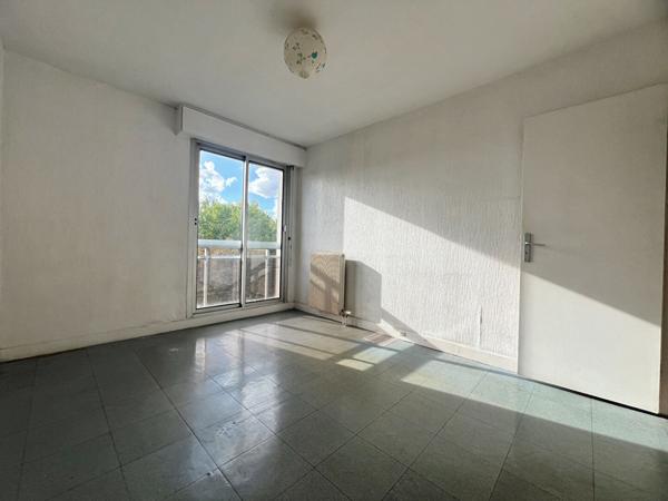 Dernier étage avec balcon et vue dégagée - 3 pièces lumineux à La Pie