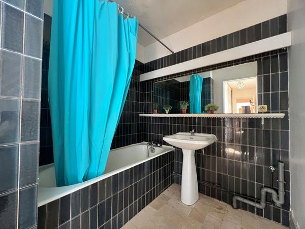 Dernier étage avec balcon et vue dégagée - 3 pièces lumineux à La Pie