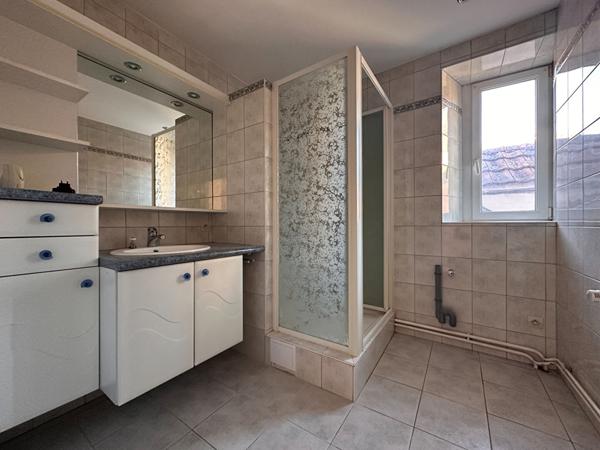 Immeuble - 9 pièces - 214 m²