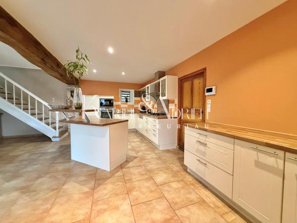 Charme et prestations confortables pour cette propriété en pierre