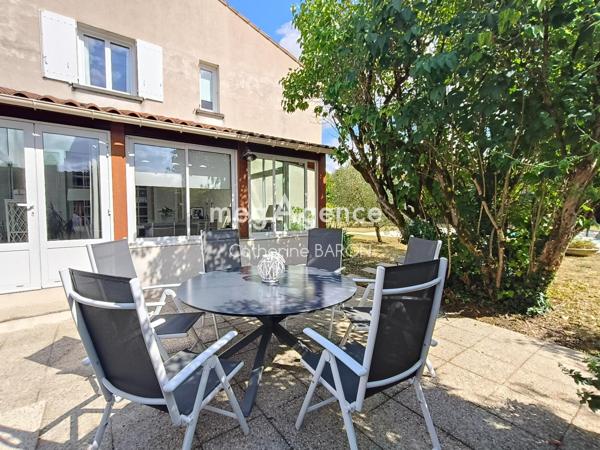 Maison à BEAUVAIS-SUR-MATHA, 17490 - 5 pièces 220m²