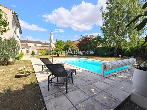 Maison à BEAUVAIS-SUR-MATHA, 17490 - 5 pièces 220m²