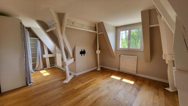 Maison Vertou 6 pièces 198 m2 sur une parcelle, avec piscine et étang, de 6316m².