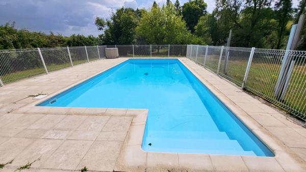 Maison Vertou 6 pièces 198 m2 sur une parcelle, avec piscine et étang, de 6316m².