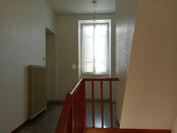 Vente                                                      Ferme
                        
                     3 pièces                      112 m2                     à Carmaux
