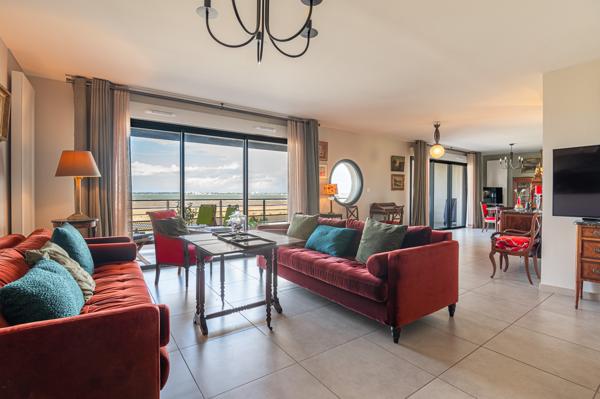 TRES BELLES PRESTATIONS POUR CET APPARTEMENT ETAT NEUF DE 16