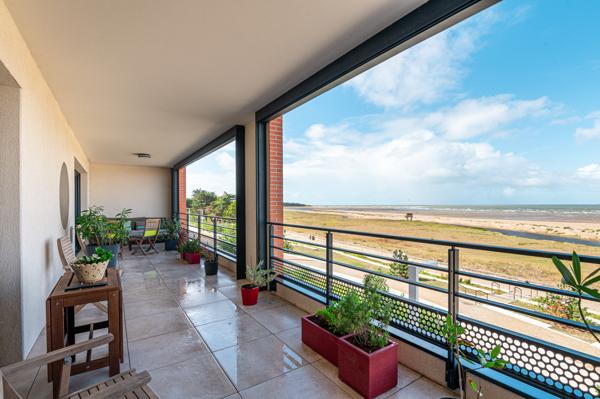 TRES BELLES PRESTATIONS POUR CET APPARTEMENT ETAT NEUF DE 16