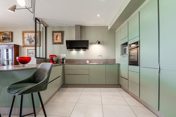 TRES BELLES PRESTATIONS POUR CET APPARTEMENT ETAT NEUF DE 16