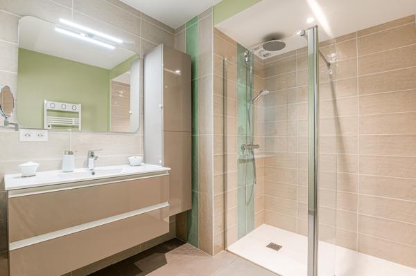 TRES BELLES PRESTATIONS POUR CET APPARTEMENT ETAT NEUF DE 16