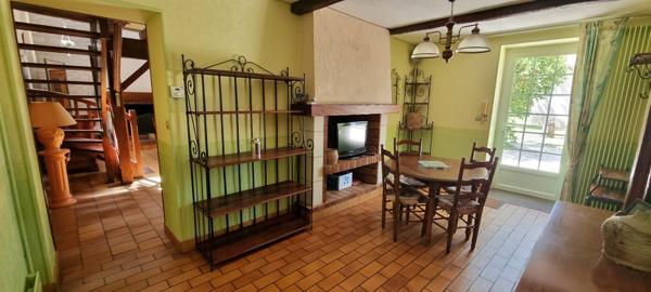 Ouzilly (86380) Longère de charme à fort potentiel avec dépendances et grand terrain piscinable