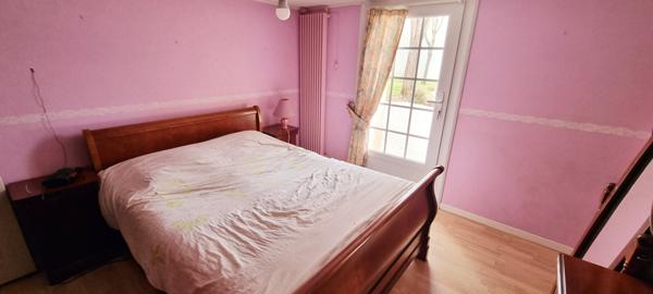 Ouzilly (86380) Longère de charme à fort potentiel avec dépendances et grand terrain piscinable