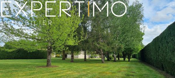 Ouzilly (86380) Longère de charme à fort potentiel avec dépendances et grand terrain piscinable