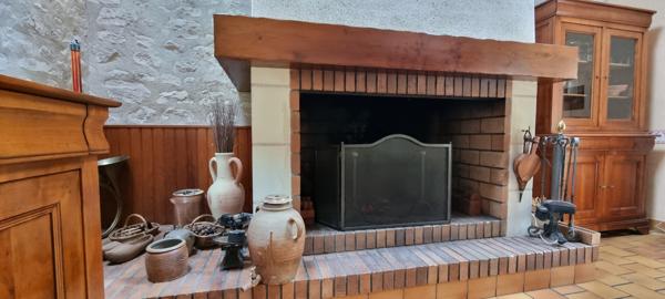 Ouzilly (86380) Longère de charme à fort potentiel avec dépendances et grand terrain piscinable