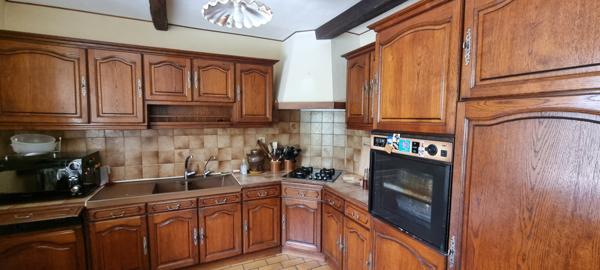 Ouzilly (86380) Longère de charme à fort potentiel avec dépendances et grand terrain piscinable