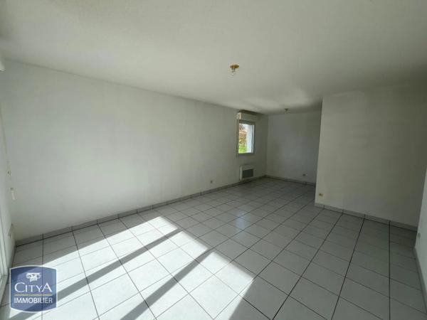 Appartement à louer 3 pièces 61.25m² Saint-Jean-d'Angély (17400)