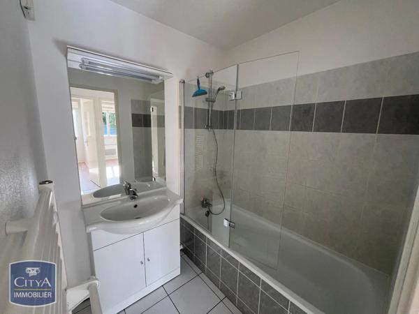 Appartement à louer 3 pièces 61.25m² Saint-Jean-d'Angély (17400)