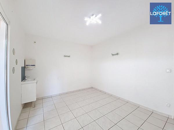 Location local commercial Taluyers - 13 m² - 376 €/mois
