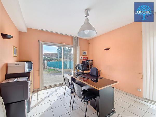 Location local commercial Taluyers - 13 m² - 376 €/mois