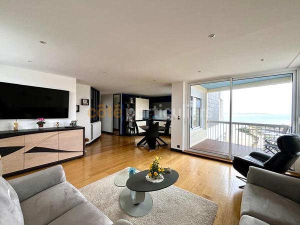 Vente
                Appartement90 m² - 4 Pièces -
                    ROYAN (17200)