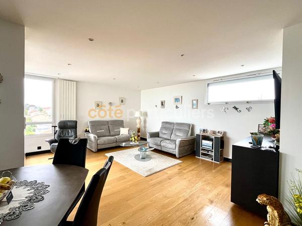Vente
                Appartement90 m² - 4 Pièces -
                    ROYAN (17200)