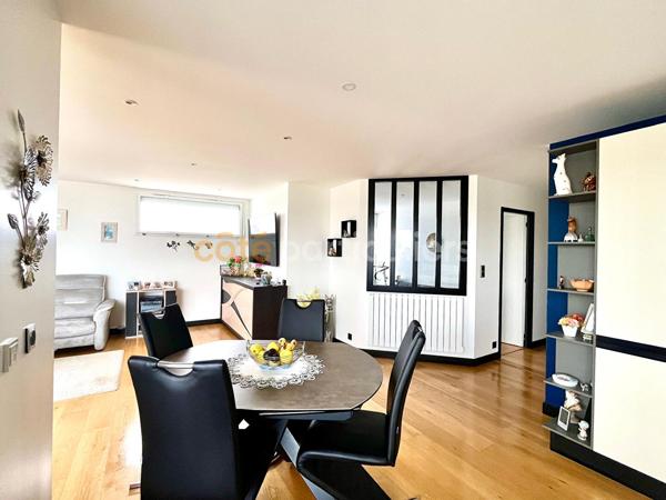 Vente
                Appartement90 m² - 4 Pièces -
                    ROYAN (17200)