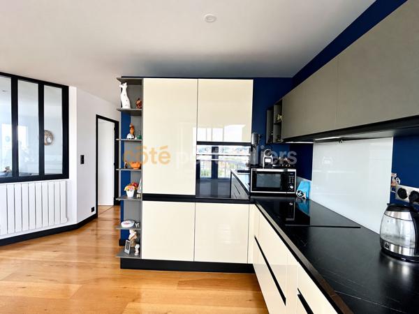 Vente
                Appartement90 m² - 4 Pièces -
                    ROYAN (17200)