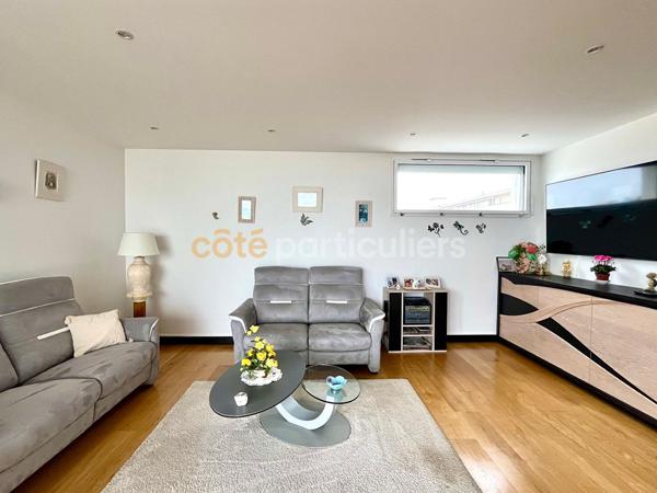 Vente
                Appartement90 m² - 4 Pièces -
                    ROYAN (17200)